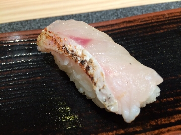 ein Foto von Rosa Seebarsch Sushi